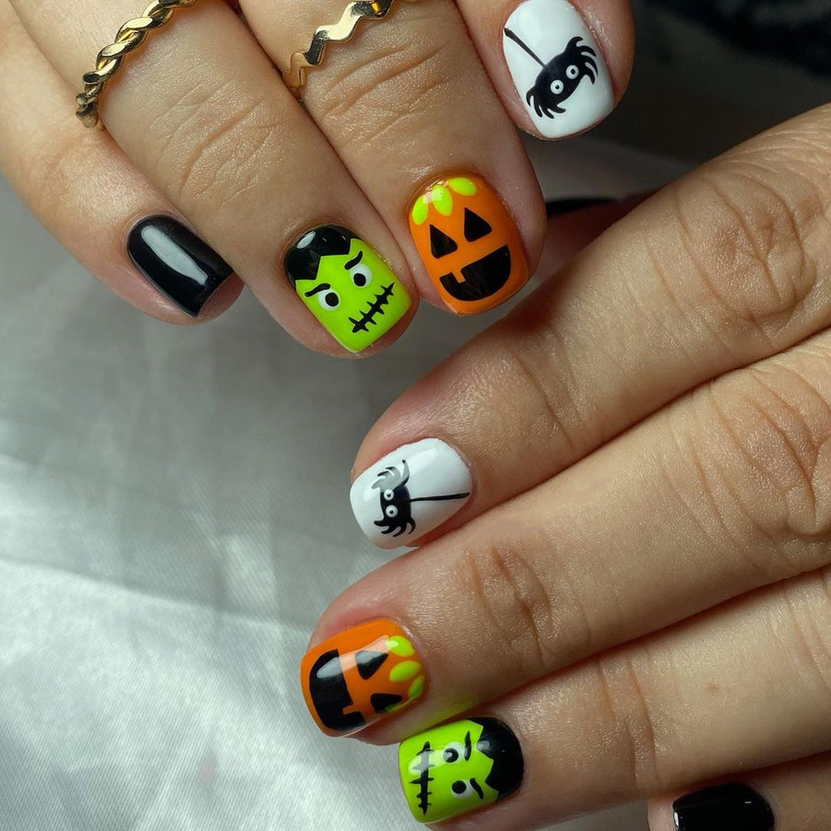 Popular Halloween Pumpkin Lantern and Black Spider Nails