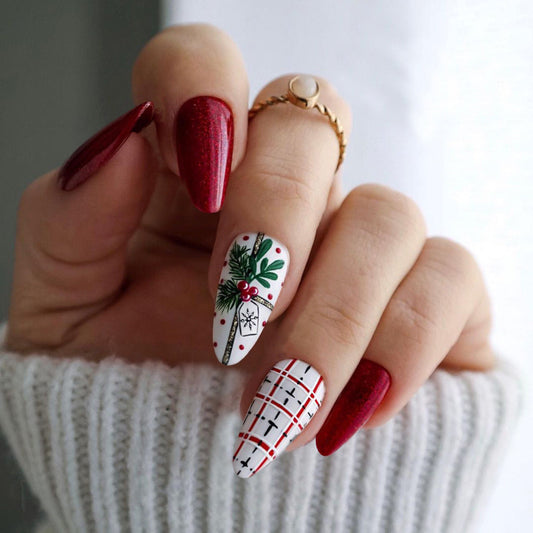 Christmas Tree and Gift Nails, Red Berries and Bows