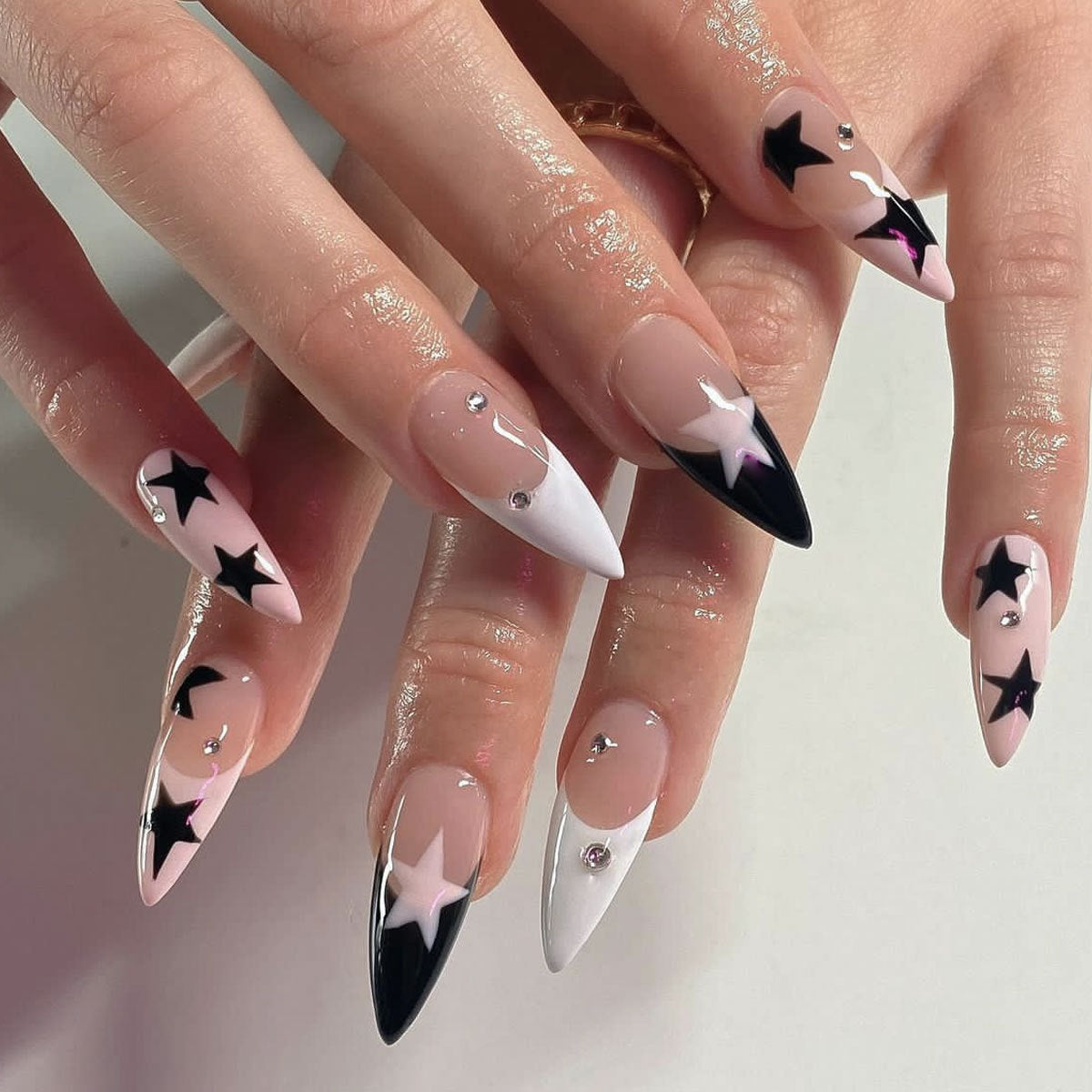 Popular New Arrival Almond Shaped Black White French Pink Star Detachable Fake Nails